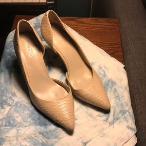 HOT! Cream Crocodile Pumps